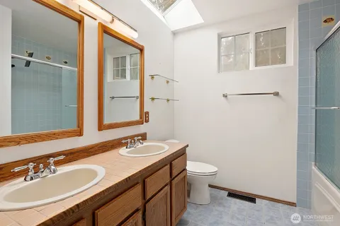 $945,000 | 10113 Northeast 144th Court, Kirkland, WA 98034