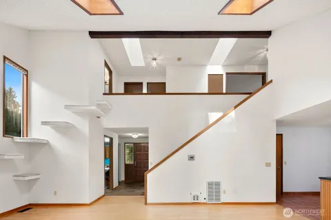 $945,000 | 10113 Northeast 144th Court, Kirkland, WA 98034