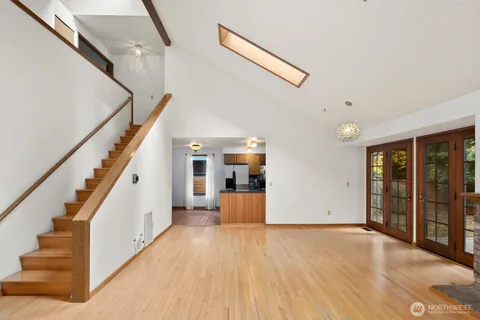 $945,000 | 10113 Northeast 144th Court, Kirkland, WA 98034