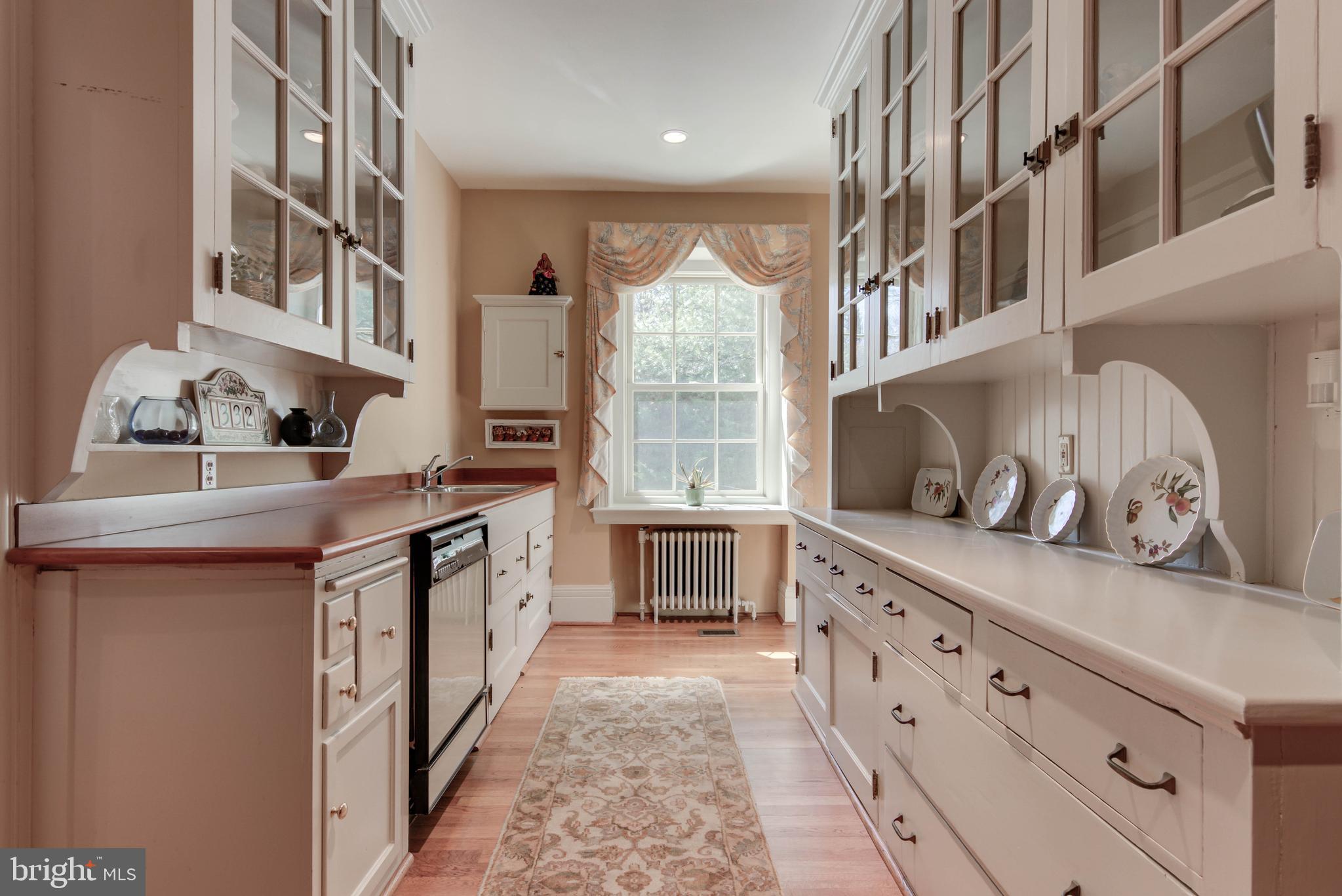 332 Walnut Avenue Wayne, PA 19087 - Photo 22 of 52 Butler's Pantry