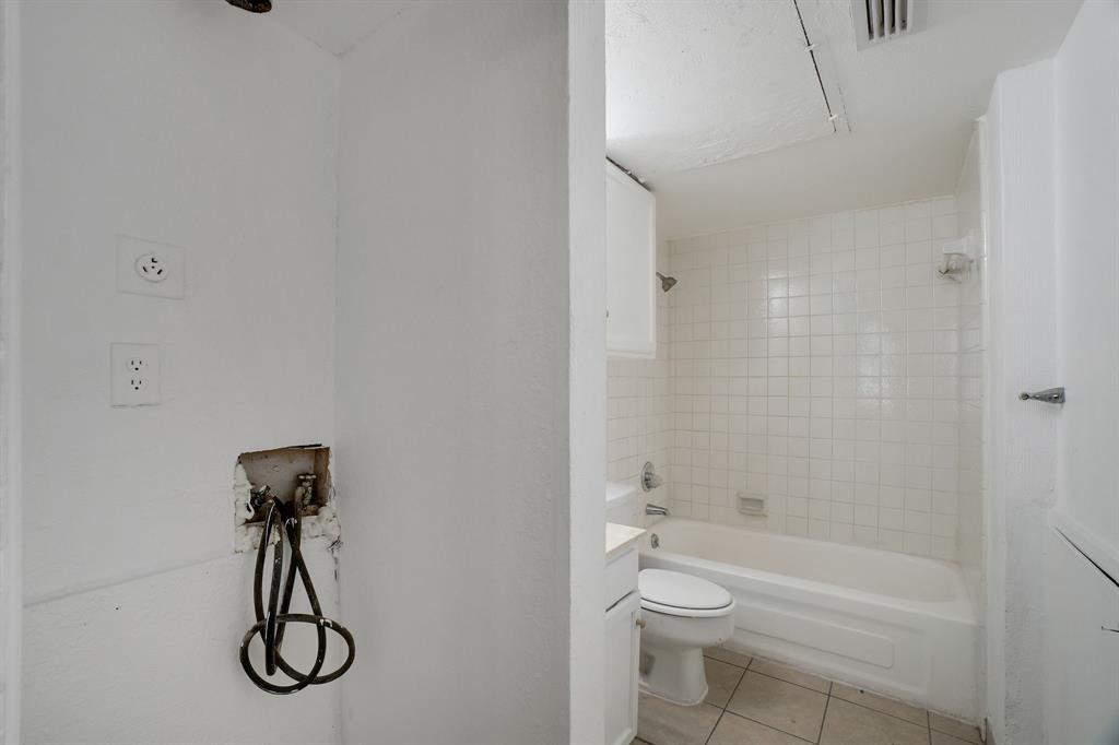 9821 Walnut Street, Unit 204 Dallas, TX 75243 - Photo 22 of 32 a bathroom with a toilet and a shower