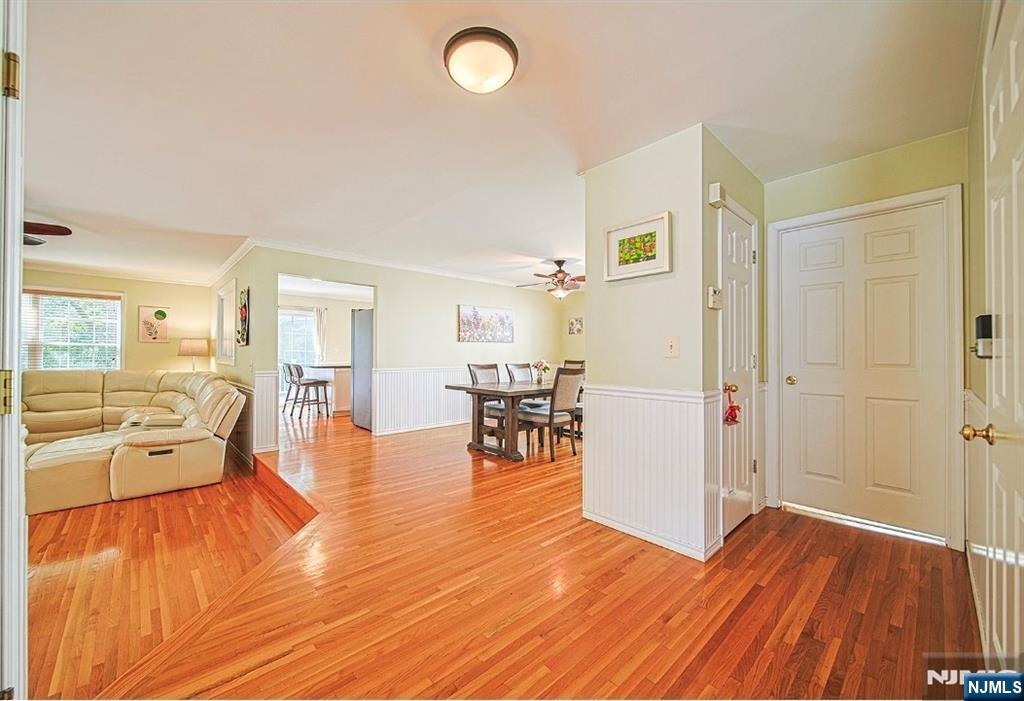 705 Gettysburg Place Paramus, NJ 07652 - Photo 11 of 32