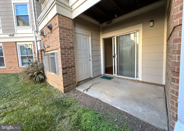 $1,900 | 12919 Alton Square, Unit 112, Herndon, VA 20170