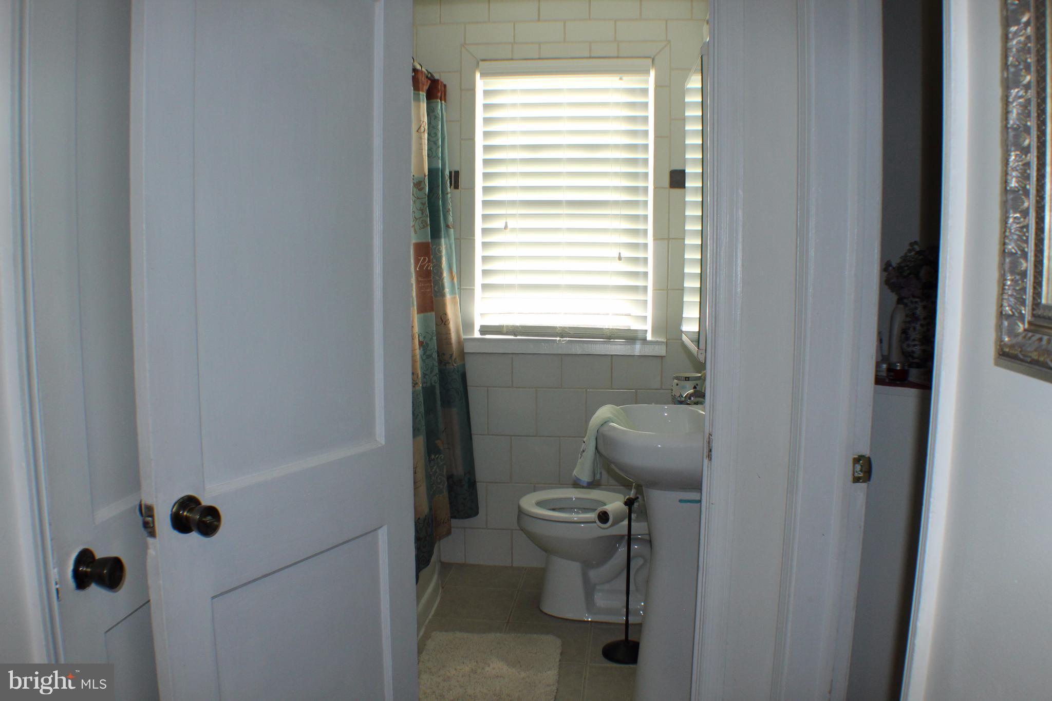 1612 Manor Road Baltimore, MD 21222 - Photo 14 of 20 Bath