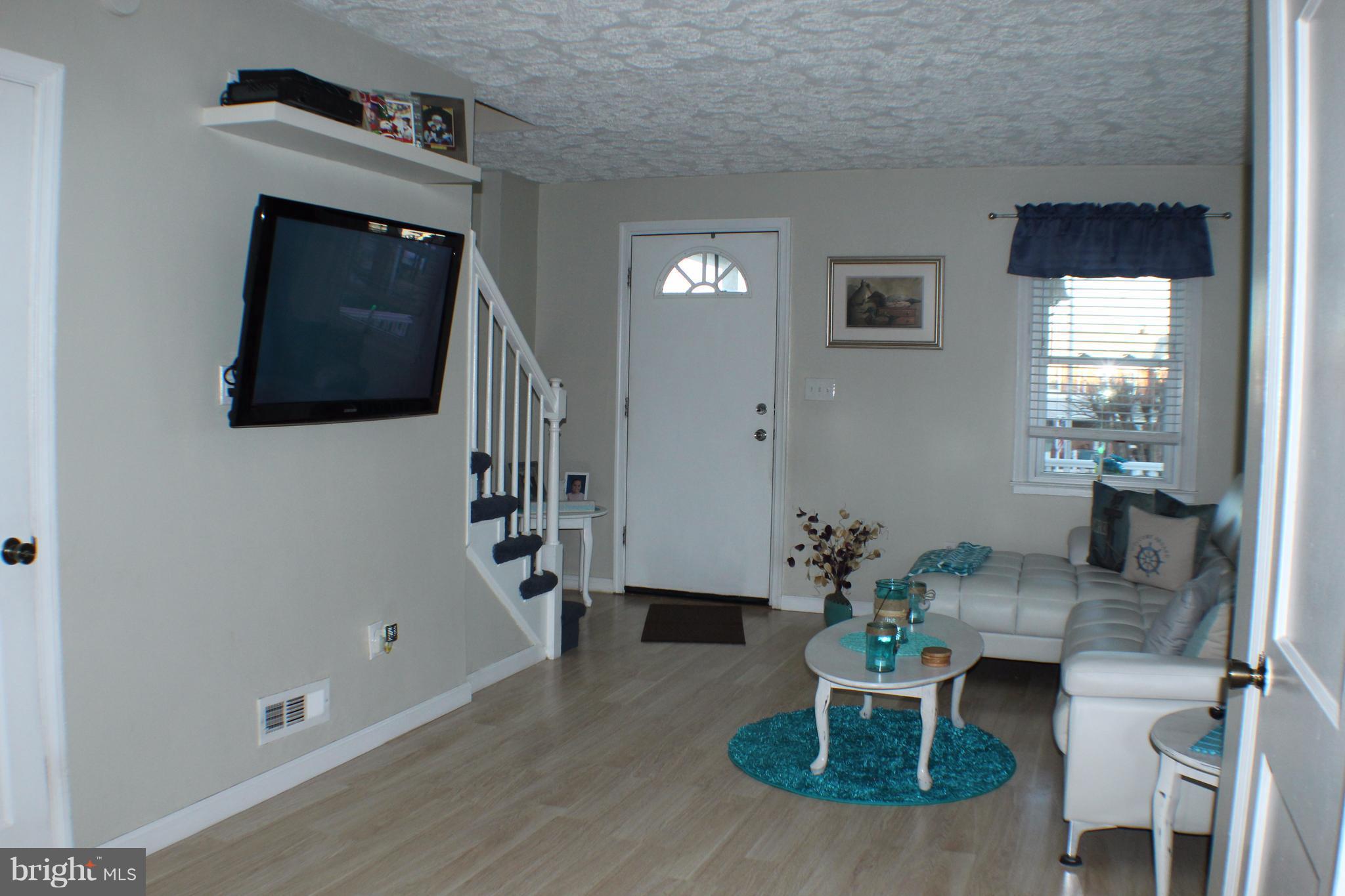 1612 Manor Road Baltimore, MD 21222 - Photo 3 of 20 Living Room