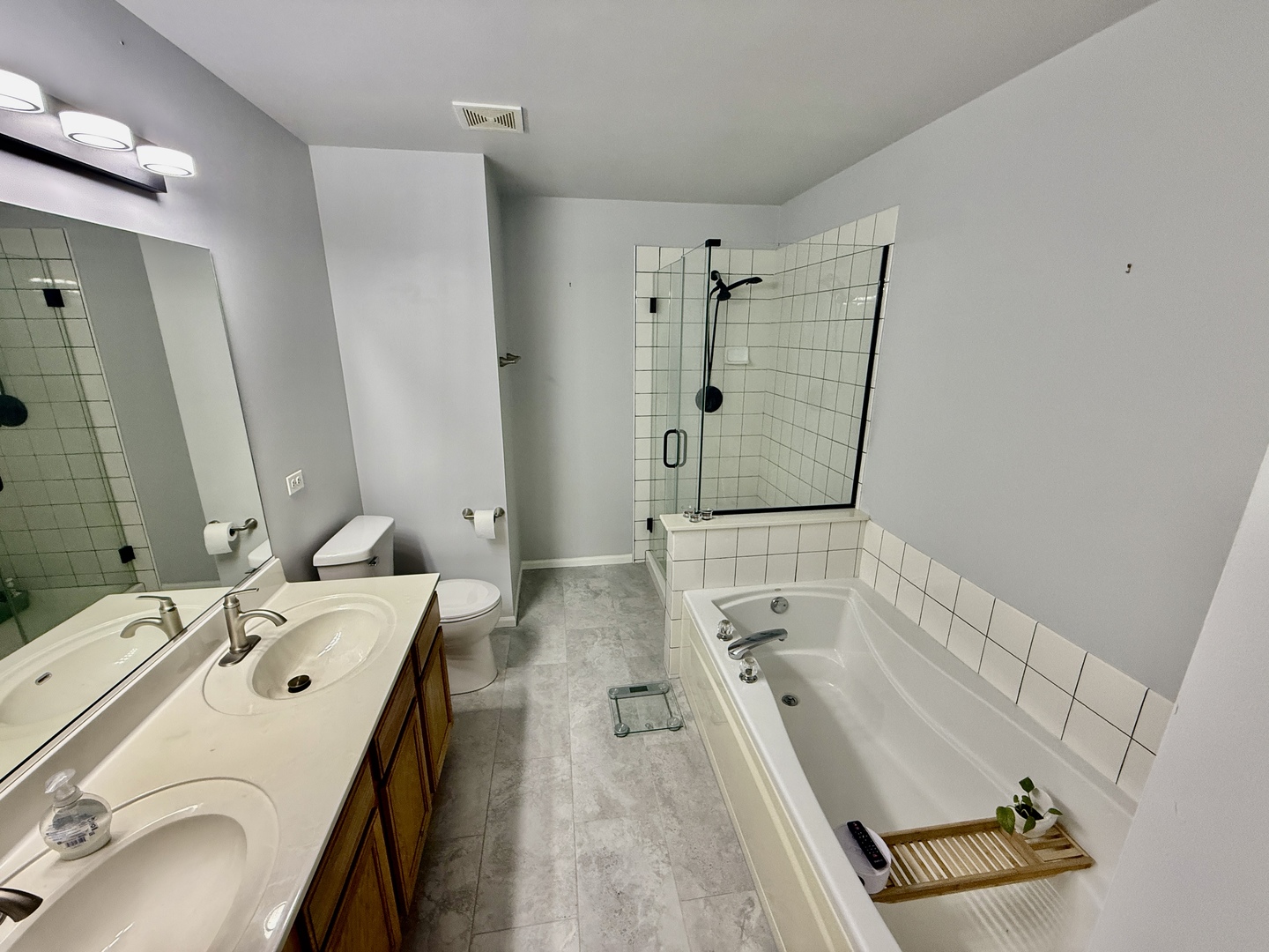 303 Springbrook Trail South Oswego, IL 60543 - Photo 9 of 14 a bathroom with a tub sink and mirror