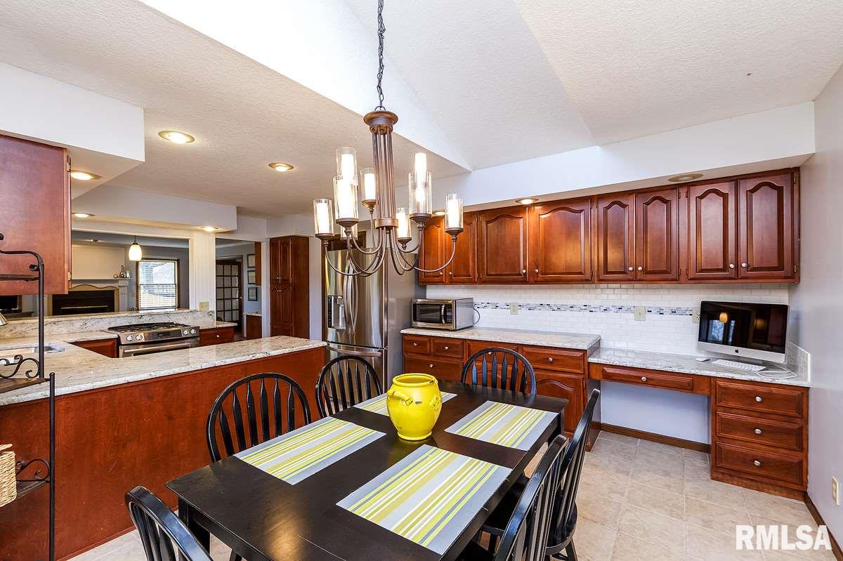 2298 Wynnewood Road Bettendorf, IA 52722 - Photo 13 of 24 Gallery Image 13