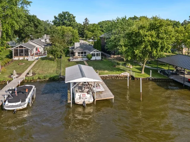 $450,000 | 1515 North River Road, McHenry, IL 60051