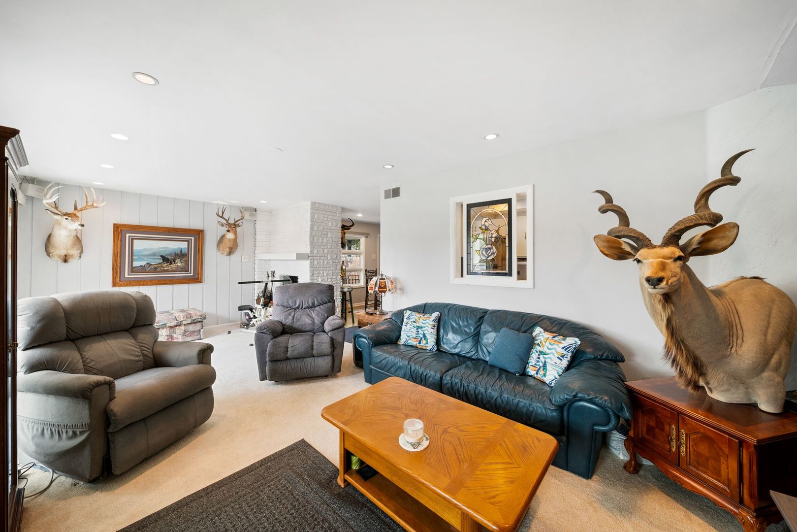 1515 North River Road McHenry, IL 60051 - Photo 4 of 27 a living room with furniture