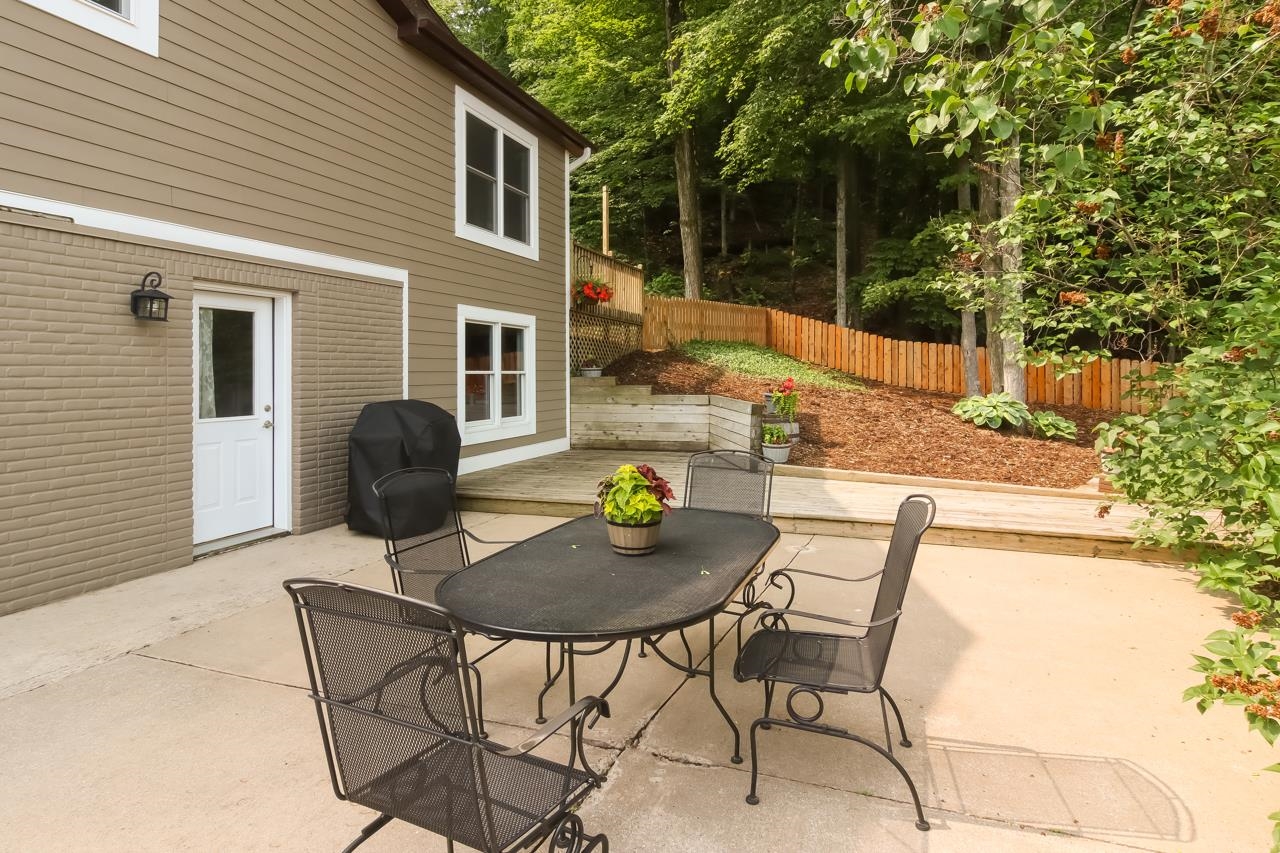 9630 East Carter Road Traverse City, MI 49684 - Photo 9 of 32 1912306-8.JPG