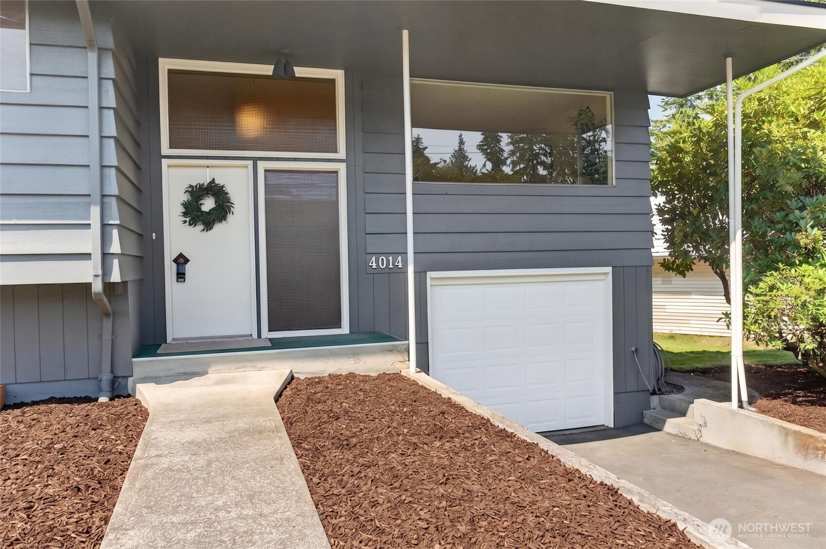 4014 Robin Road West University Place, WA 98466 - Photo 2 of 39 Gallery Image 2
