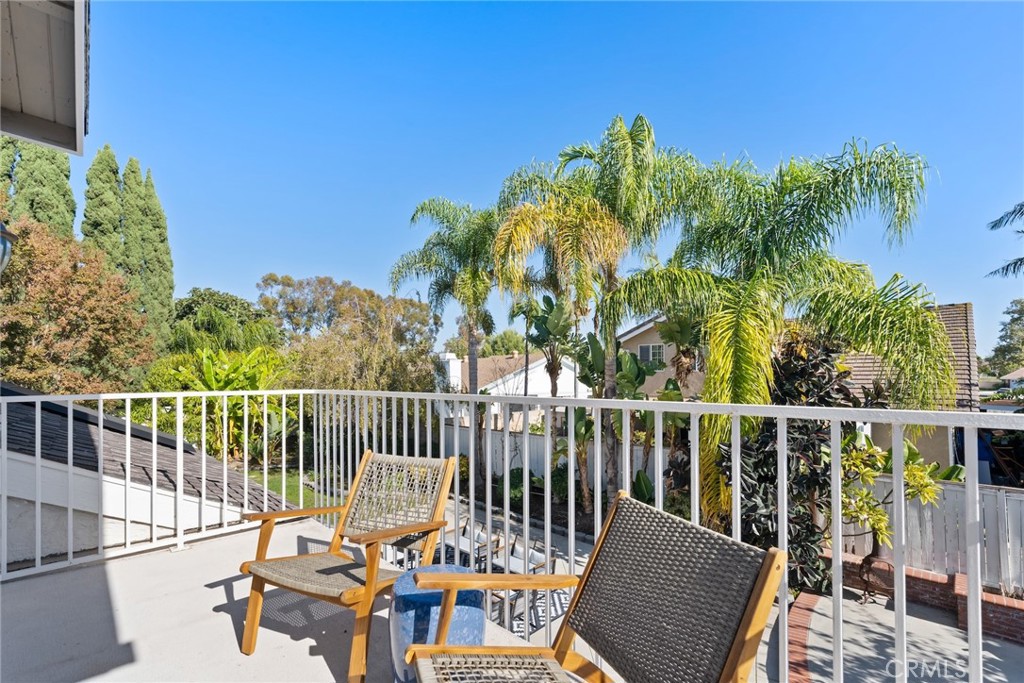 7 Boone Irvine, CA 92620 - Photo 20 of 38 a view of a chair and table on the wooden floor