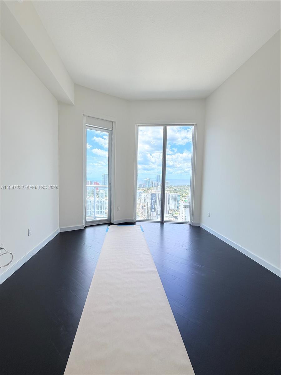 185 Southwest 7th Street, Unit 4410 Miami, FL 33130 - Photo 1 of 30