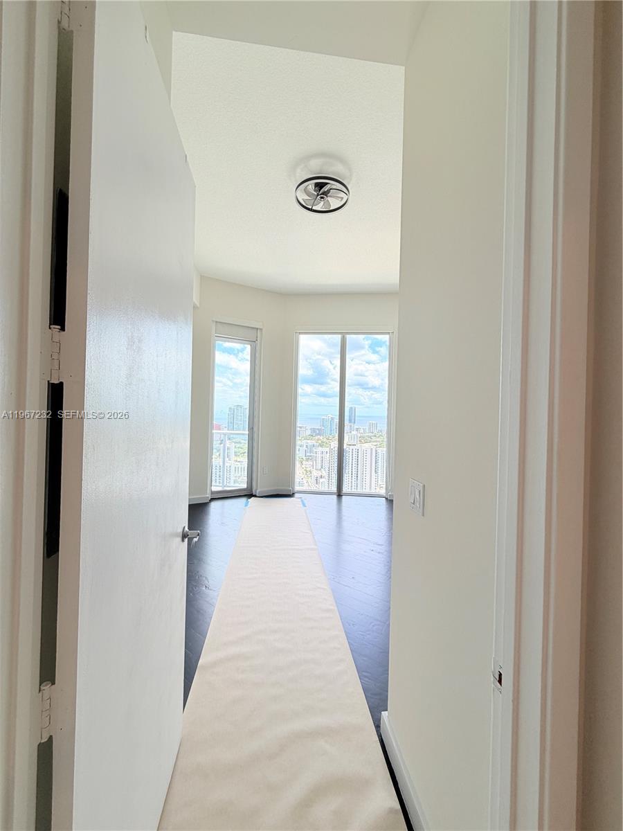 185 Southwest 7th Street, Unit 4410 Miami, FL 33130 - Photo 7 of 30