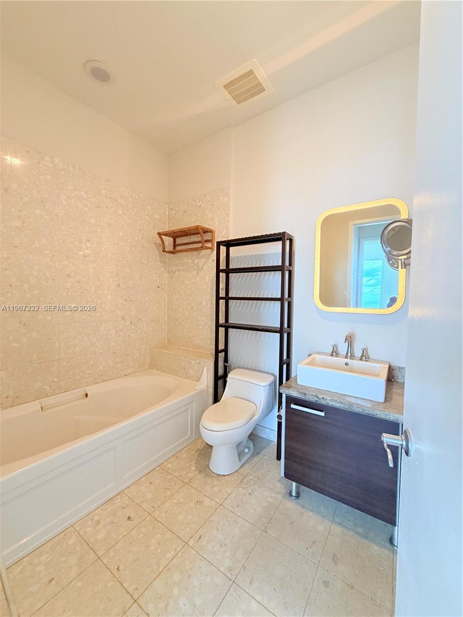 185 Southwest 7th Street, Unit 4410 Miami, FL 33130 - Photo 8 of 30
