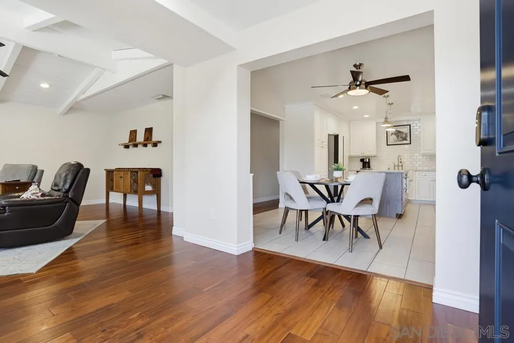 14319 Old Community Road Poway, CA 92064 - Photo 3 of 29 Gallery Image 3