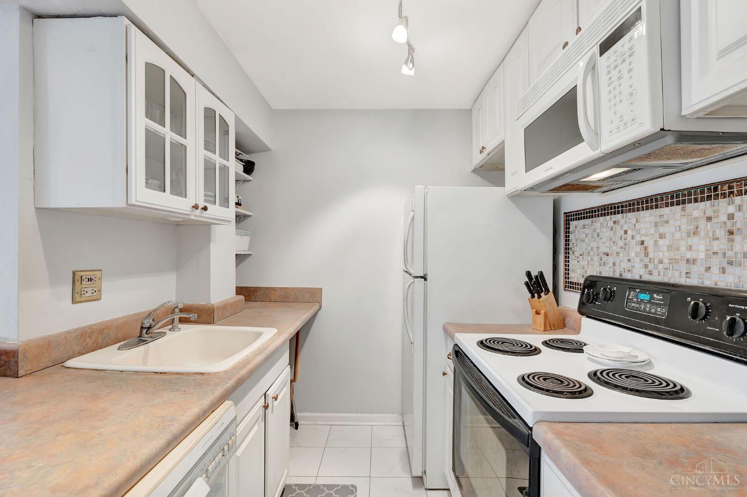 1815 William Howard Taft Road, Unit 501 Cincinnati, OH 45206 - Photo 5 of 32
