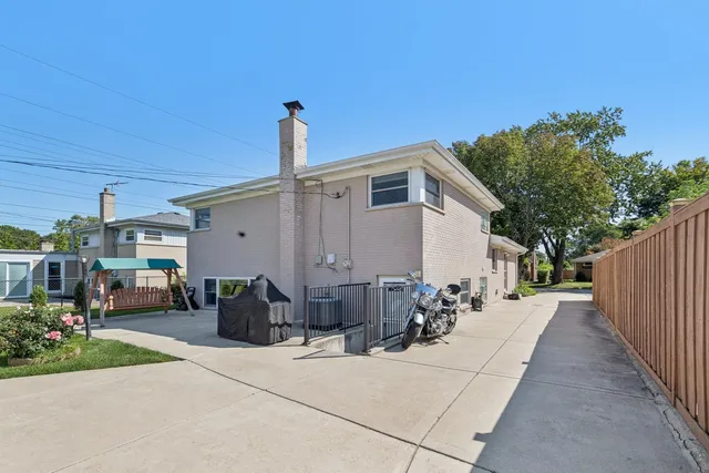 $559,000 | 9314 Menard Avenue, Morton Grove, IL 60053
