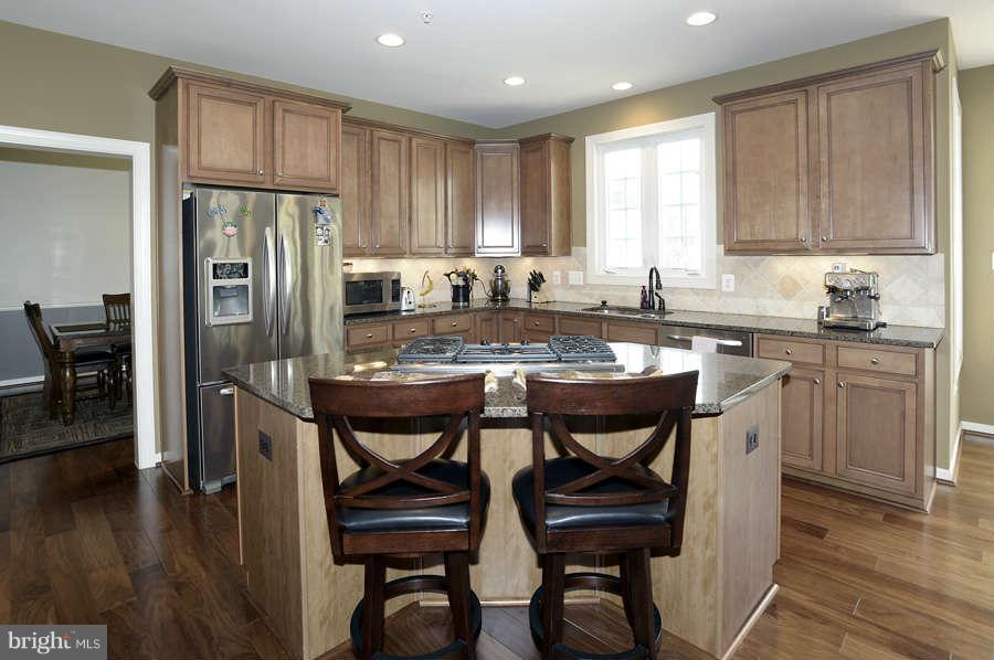 13233 Moonlight Trail Drive Silver Spring, MD 20906 - Photo 7 of 29 Breakfast counter
