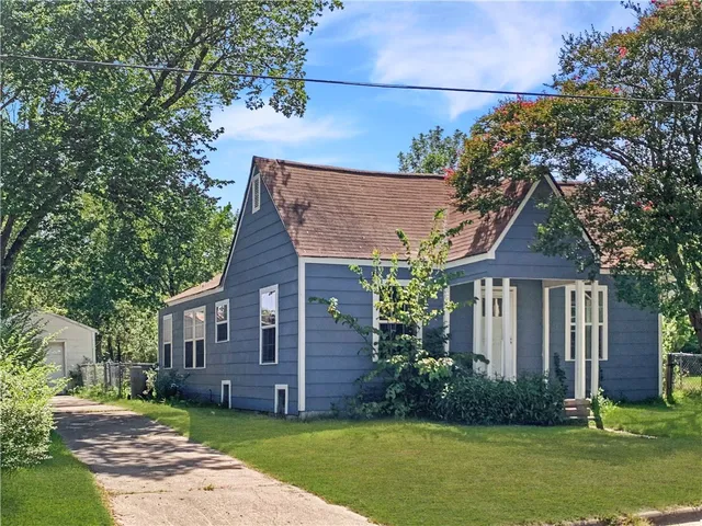 $1,300 | 805 East 27th Street, Bryan, TX 77803