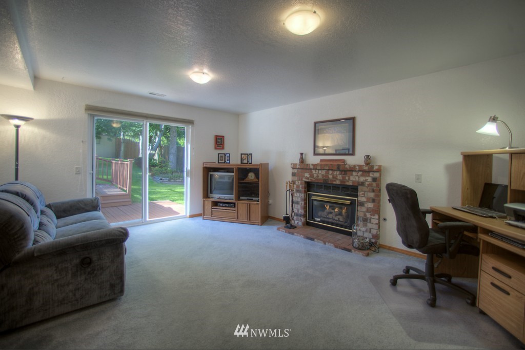 509 164th Place Southeast Bothell, WA 98012 - Photo 5 of 15