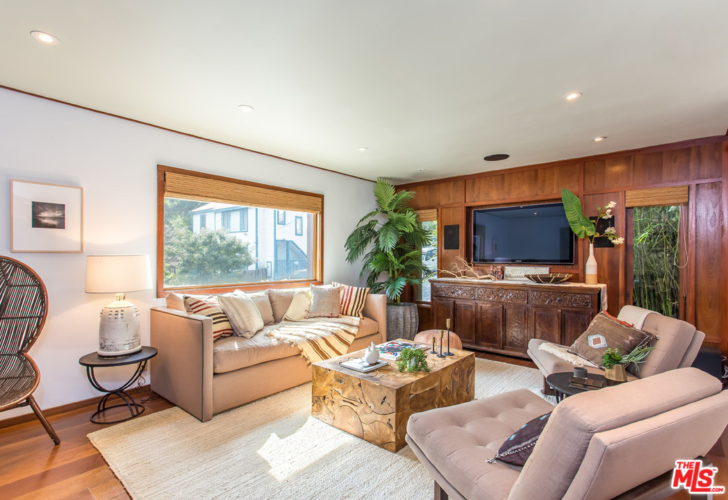 8427 Ridpath Drive Los Angeles, CA 90046 - Photo 2 of 27