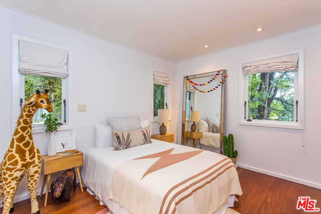 8427 Ridpath Drive Los Angeles, CA 90046 - Photo 12 of 27