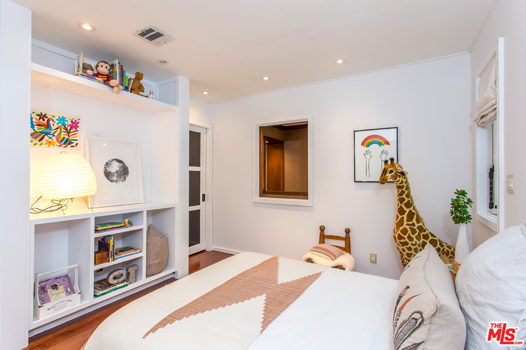 8427 Ridpath Drive Los Angeles, CA 90046 - Photo 13 of 27