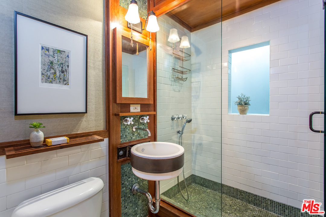 8427 Ridpath Drive Los Angeles, CA 90046 - Photo 15 of 27