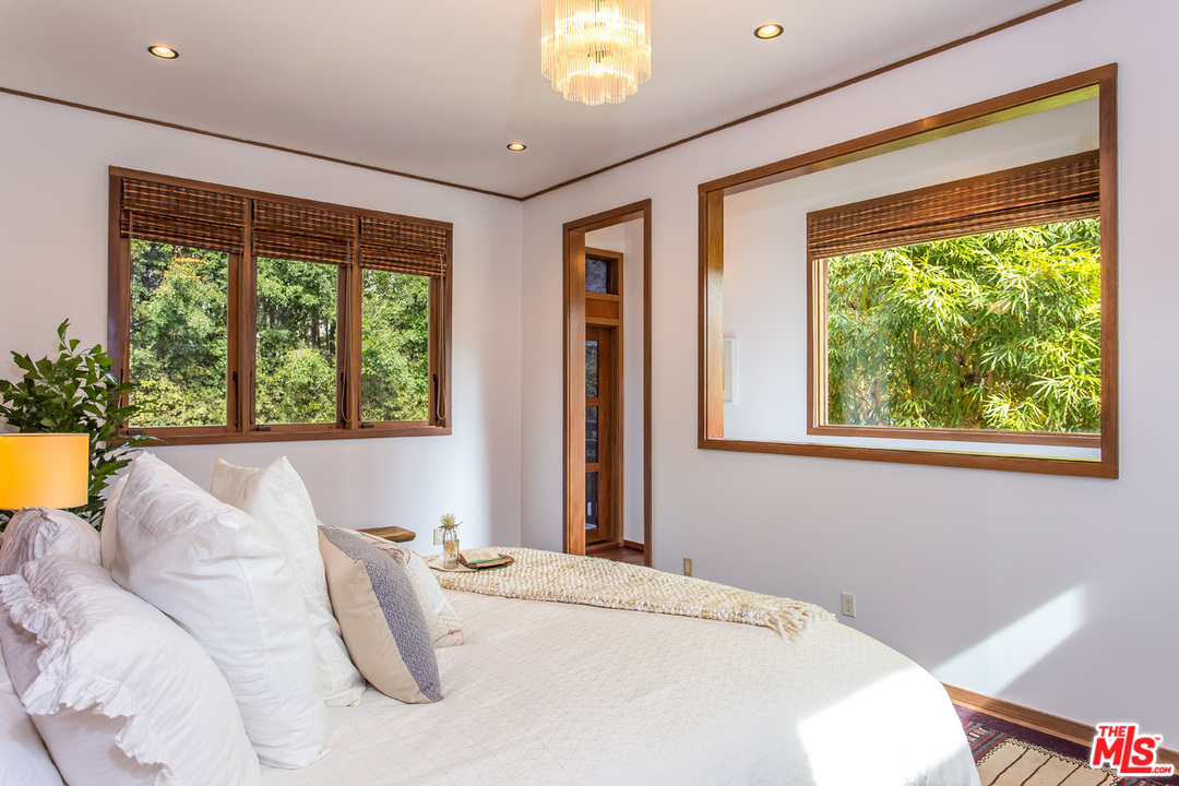 8427 Ridpath Drive Los Angeles, CA 90046 - Photo 17 of 27