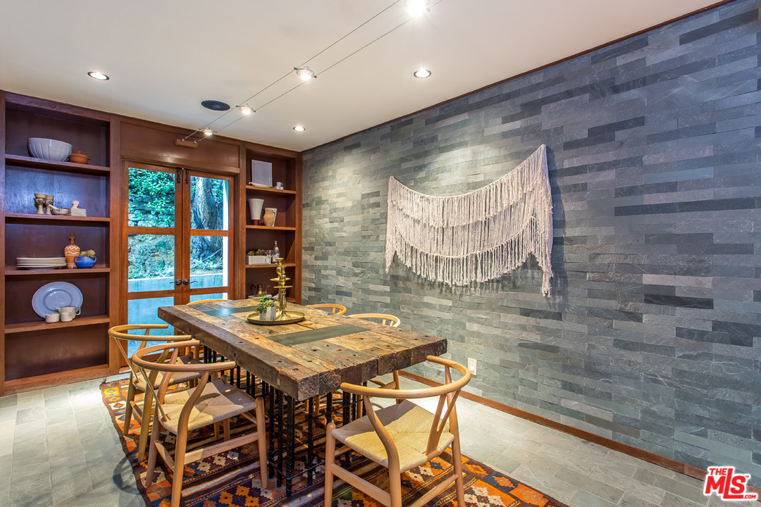 8427 Ridpath Drive Los Angeles, CA 90046 - Photo 5 of 27