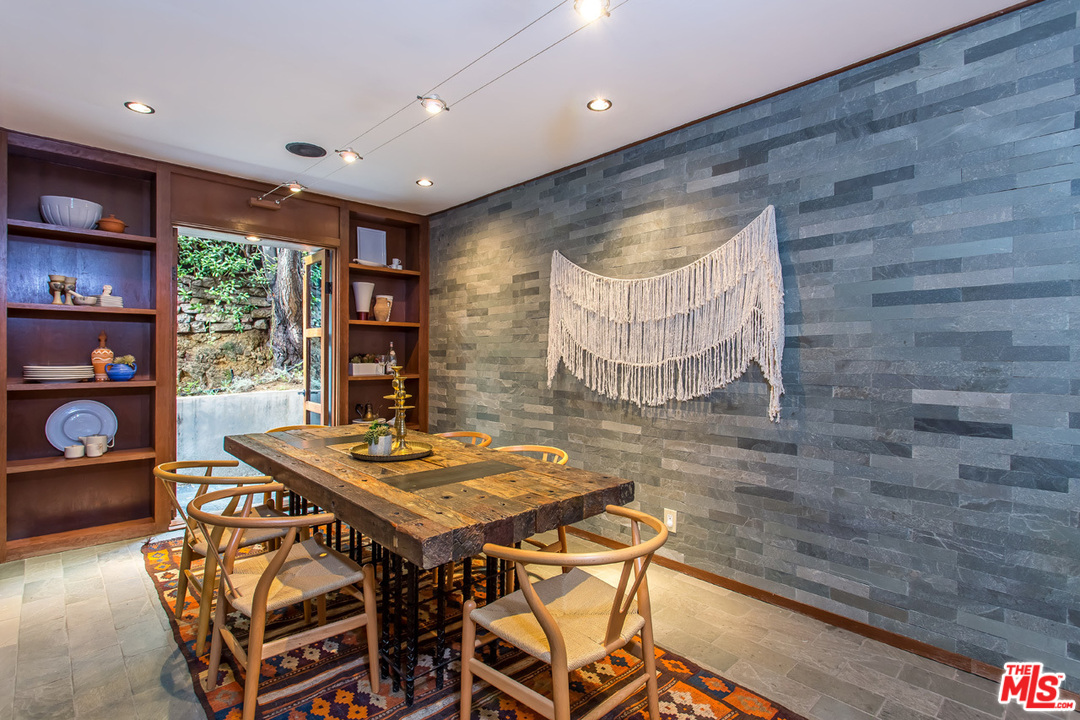 8427 Ridpath Drive Los Angeles, CA 90046 - Photo 6 of 27