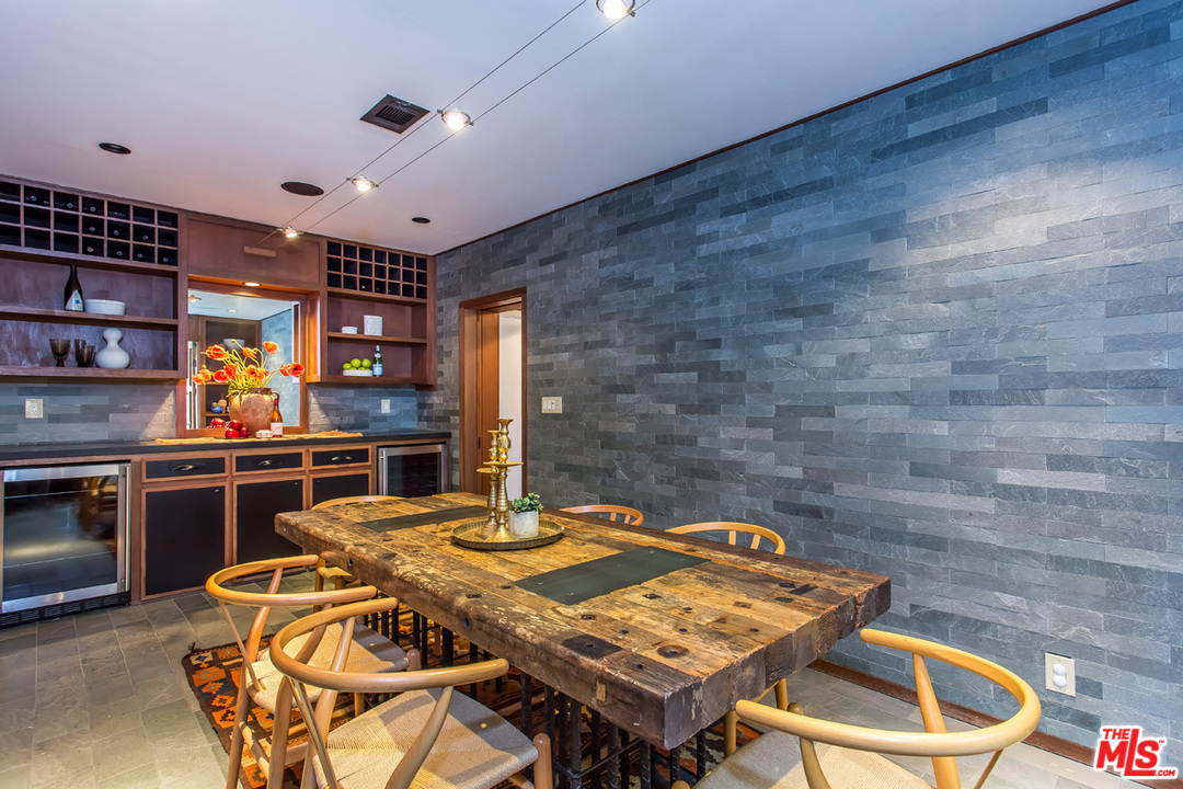 8427 Ridpath Drive Los Angeles, CA 90046 - Photo 7 of 27