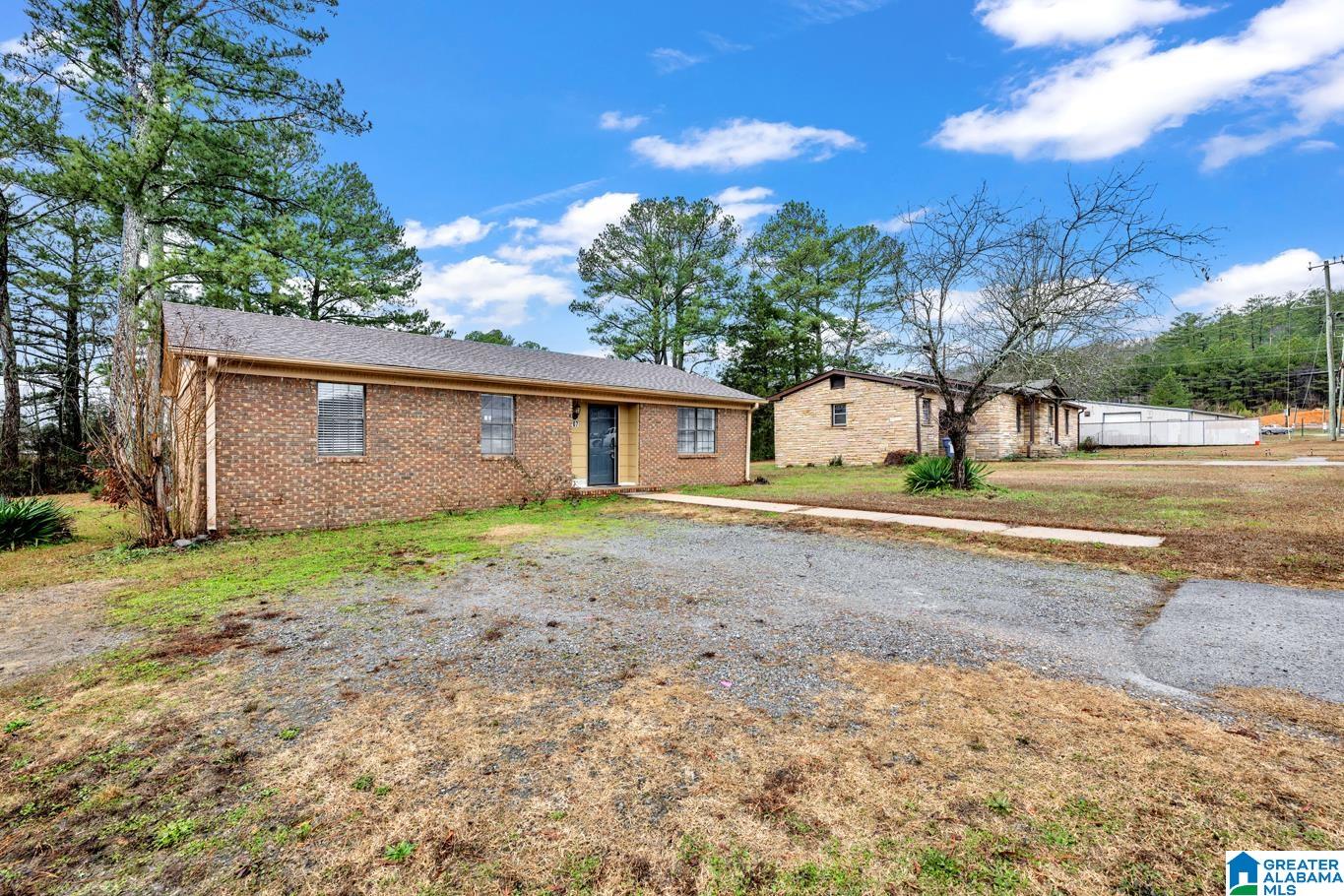 207 Ellen Street Oneonta, AL 35121 - Photo 3 of 23