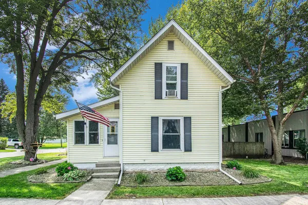 $259,000 | 317 East Waterford Street, Wakarusa, IN 46573