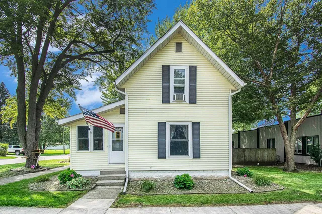 $259,000 | 317 East Waterford Street, Wakarusa, IN 46573