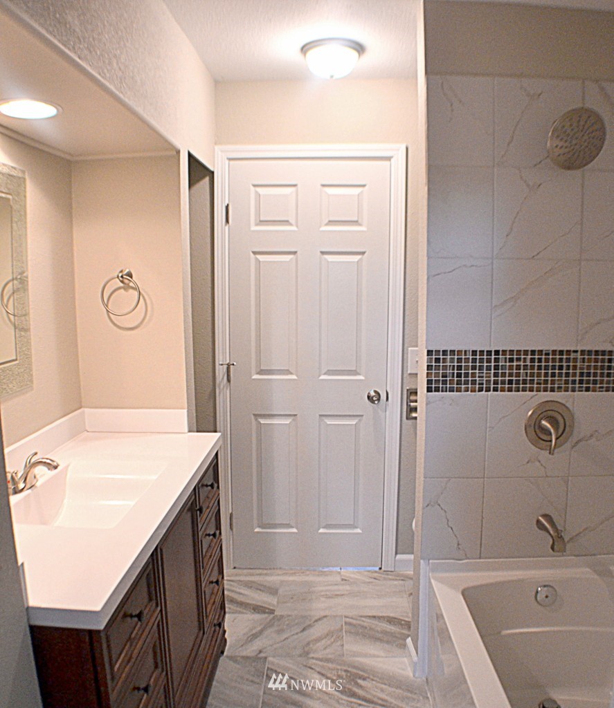 1117 Magnuson Way Bremerton, WA 98310 - Photo 9 of 25 Gallery Image 9