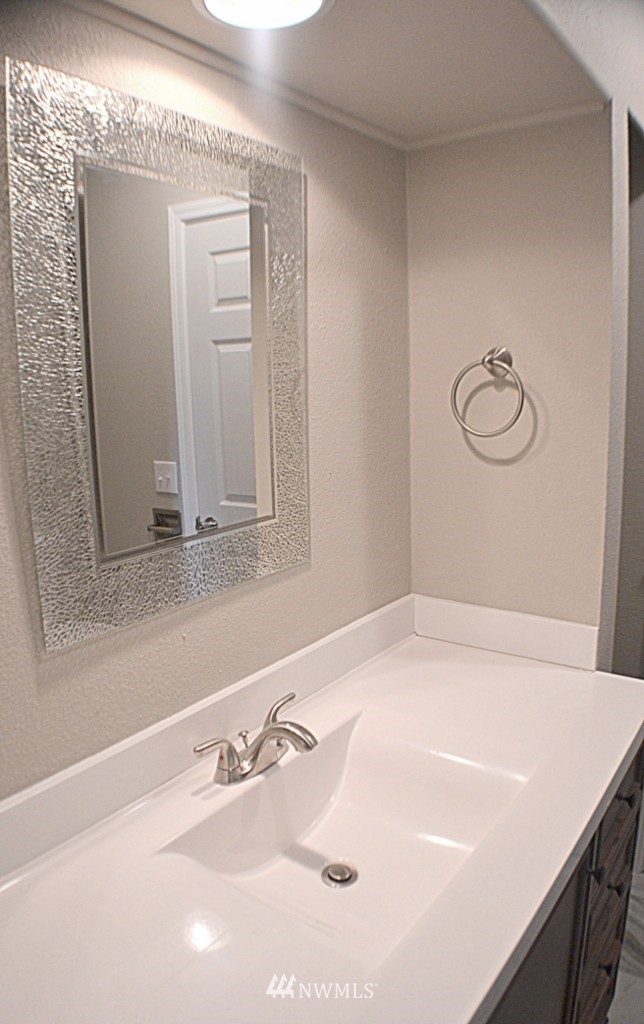 1117 Magnuson Way Bremerton, WA 98310 - Photo 10 of 25 Gallery Image 10