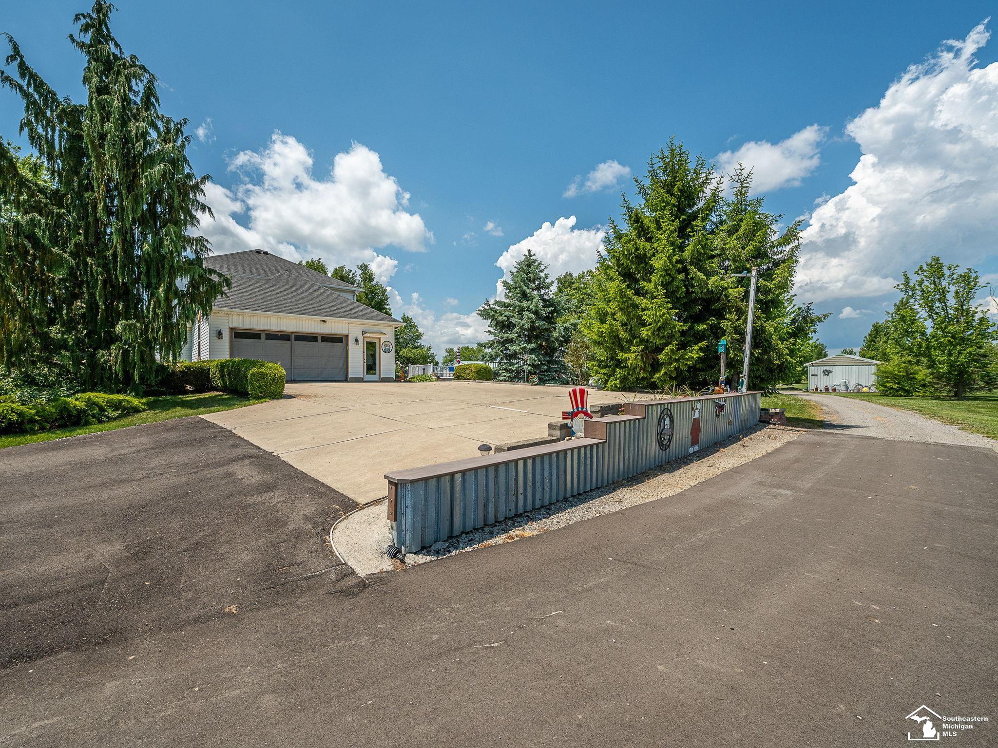 2223 Fix Road Monroe, MI 48162 - Photo 5 of 86