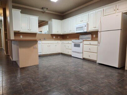 5707 Fordham Street, Unit A Lubbock, TX 79416 - Photo 3 of 6 large (1)