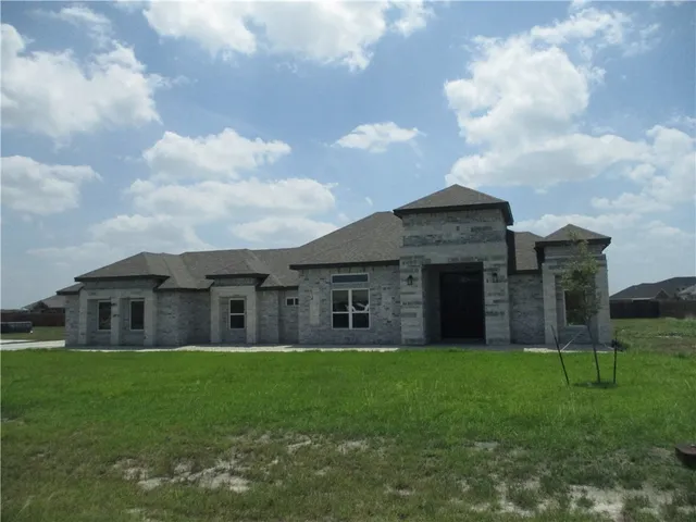 a view of house with a yard