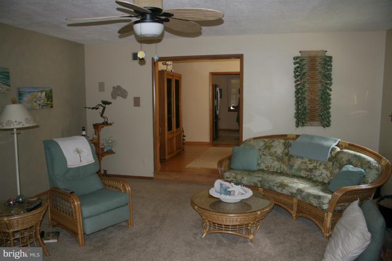 340 Somerset Road Pasadena, MD 21122 - Photo 13 of 30 Living Room