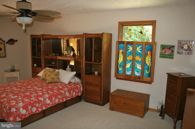 340 Somerset Road Pasadena, MD 21122 - Photo 18 of 30 Bedroom (Master)