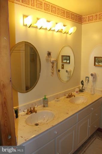 340 Somerset Road Pasadena, MD 21122 - Photo 19 of 30 Bath (Master)
