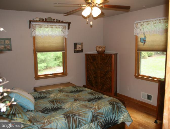 340 Somerset Road Pasadena, MD 21122 - Photo 21 of 30 Bedroom