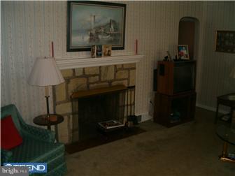 9542 Rising Sun Avenue Philadelphia, PA 19115 - Photo 2 of 10 Living Room
