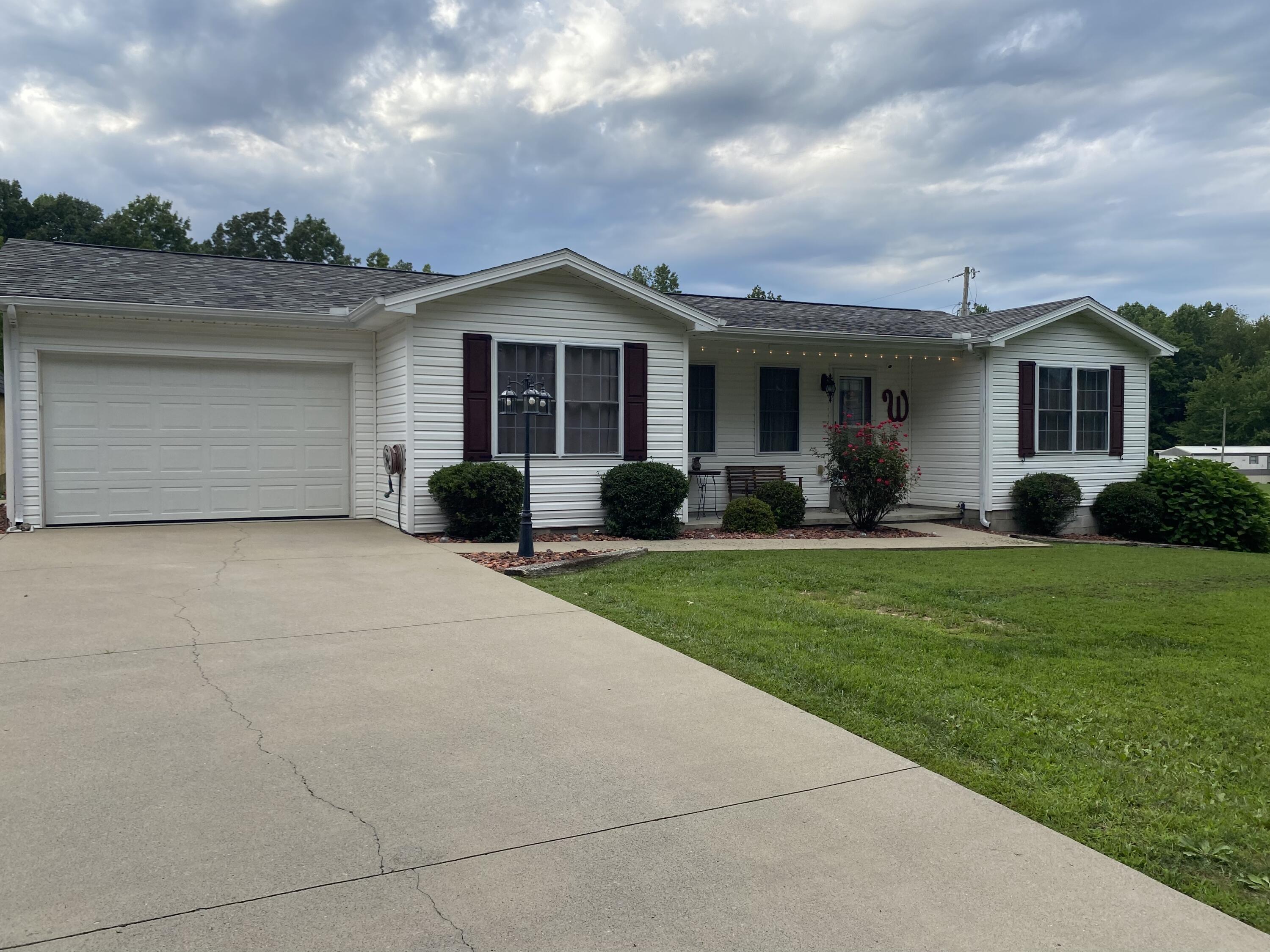 188 West Wilson Road Russell Springs, KY 42642 - Photo 3 of 33 B186EB4C-9C51-4856-B9D9-9EAA1EEB0D2A