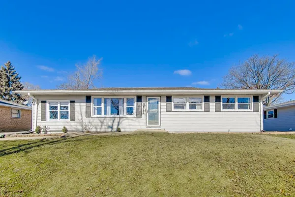 $450,000 | 122 59th Street, Clarendon Hills, IL 60514