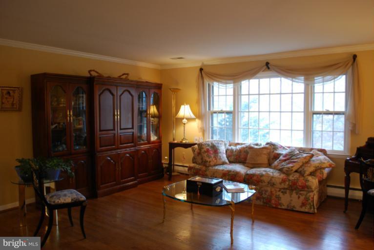 3642 Valley Road Ellicott City, MD 21042 - Photo 2 of 29 Living Room