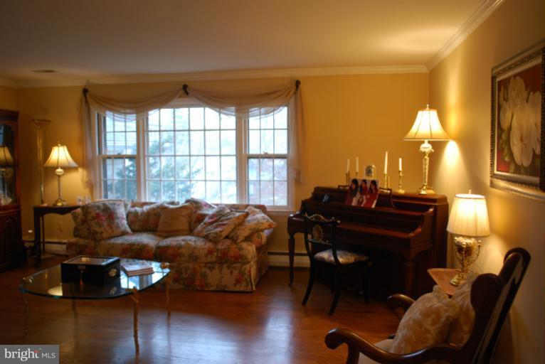 3642 Valley Road Ellicott City, MD 21042 - Photo 22 of 29 Living Room
